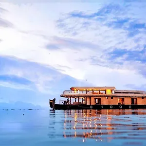 indraprasthamlakecruise.hotels-alappuzha.com/